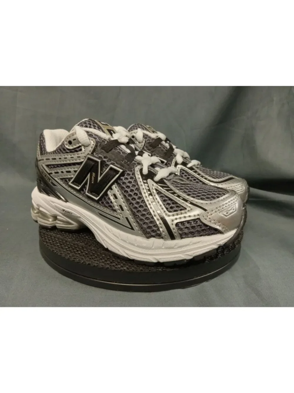 New Balance 1906 Sneakers PC1906CG Silver Metallic/Black Kids Size 2 NEW NO BOX